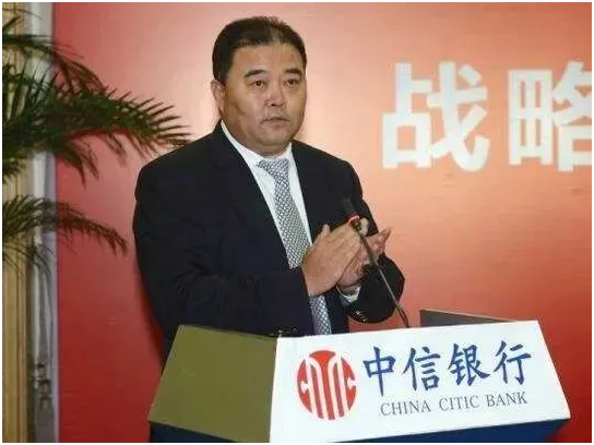 大骨架美女如何极致显瘦?关晓彤算是把身材优势玩明白了